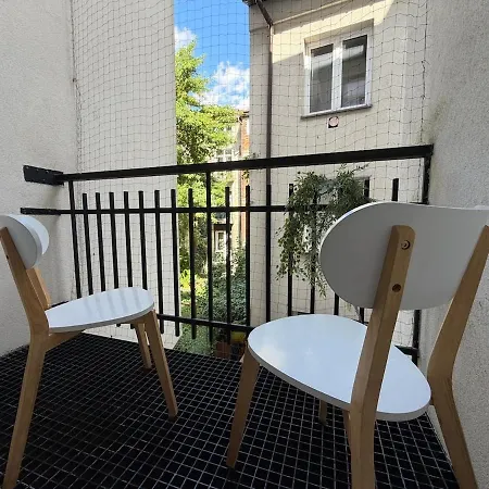 Stylish Close To The Old Town 아파트 *
